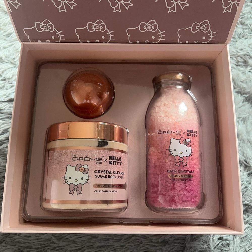 Hello Kitty Pink & Rose Gold Sugar Body Scrub and Bath Crystals Gift Set